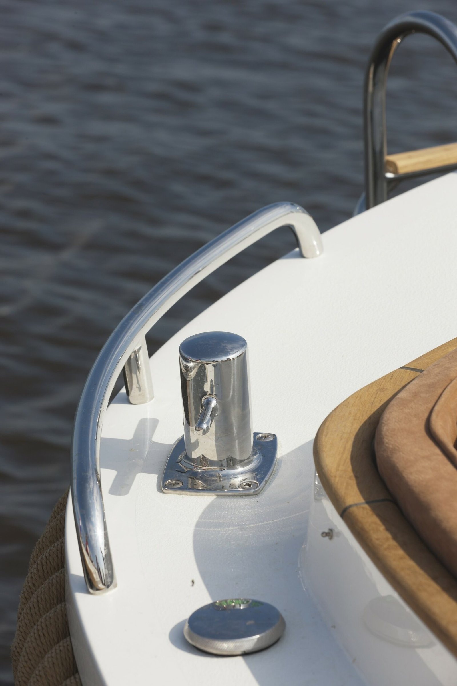 Maril 725, close-up boot beslag reling