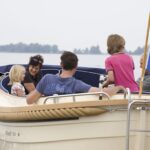 Maril 725, familie op sloep varend