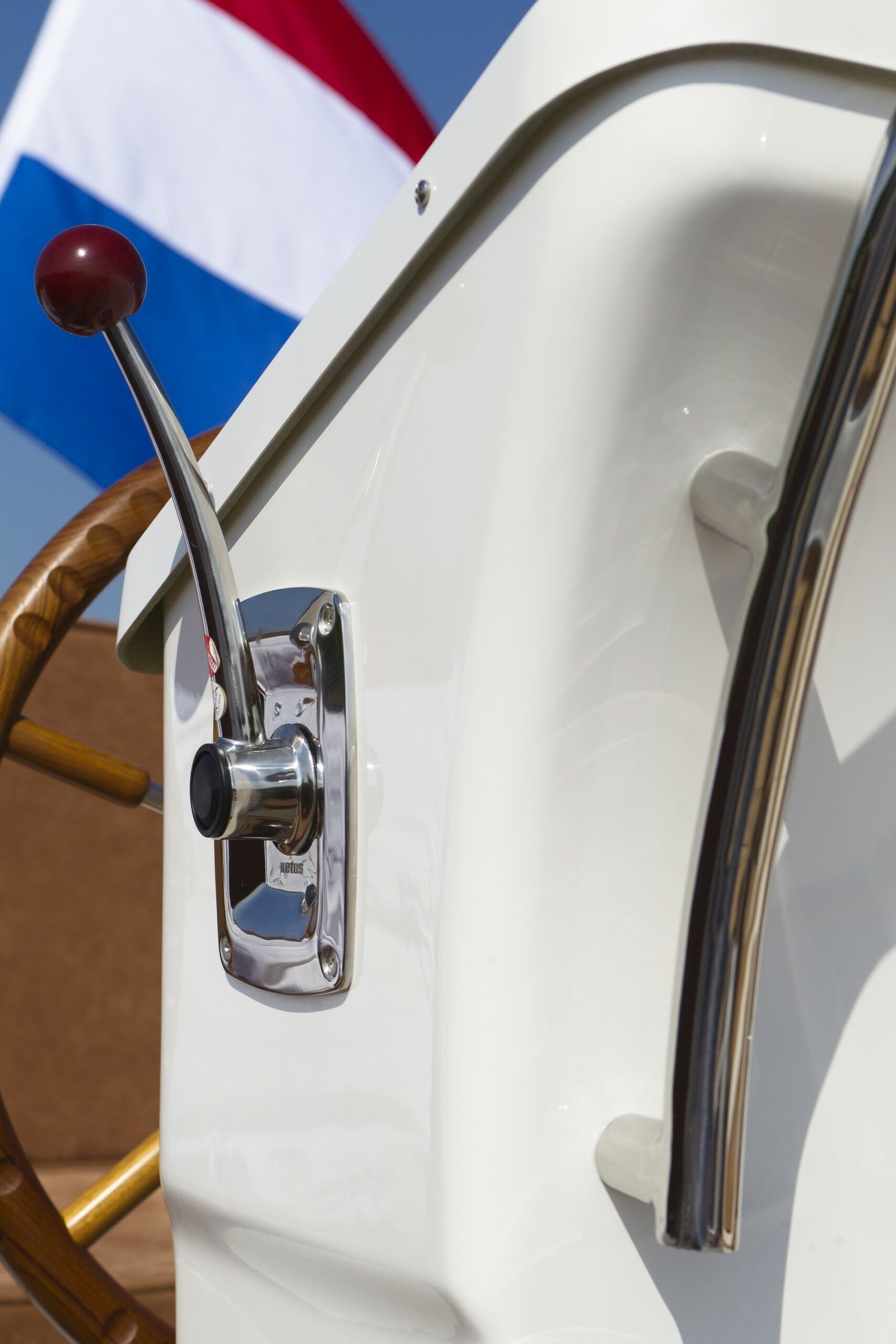 Maril 725, versnellingshendel en stuurwiel close-up