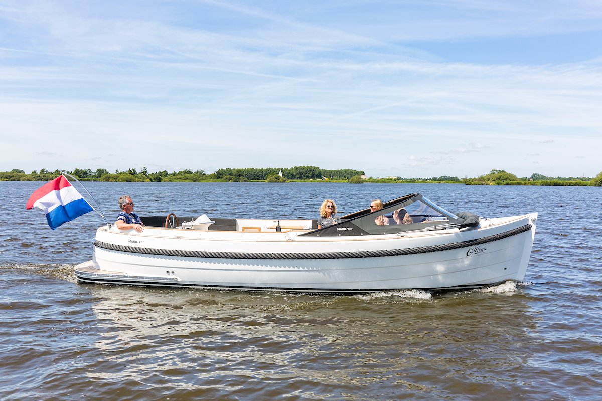 Maril 7NXT, boot varend op meer
