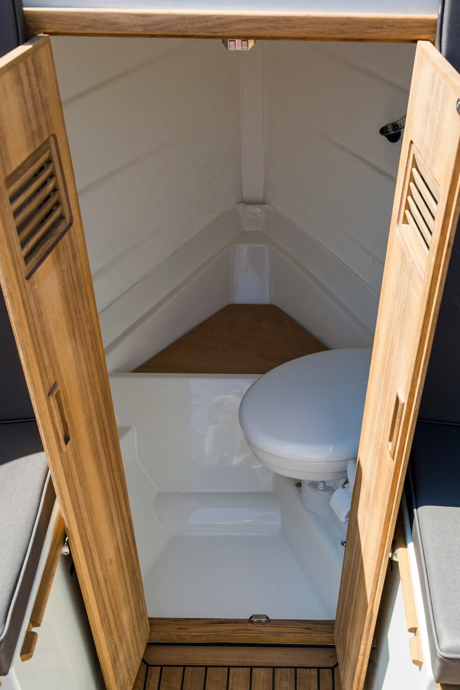 Maril 880, toilet in scheepstoilet ruimte