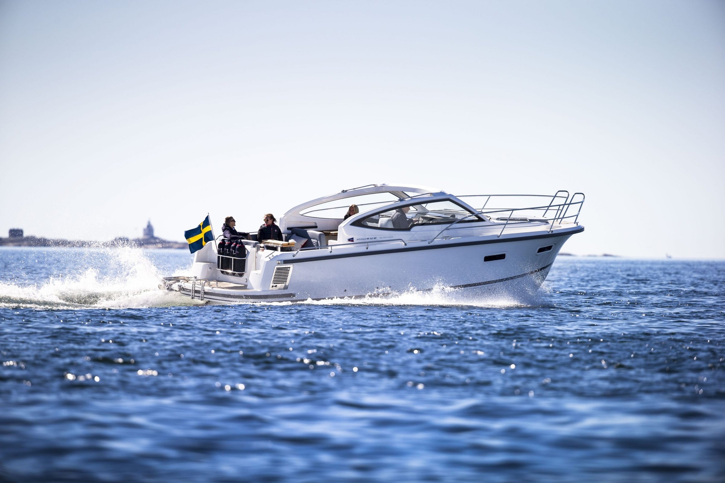Nimbus 305 Drophead, boot varend op zee