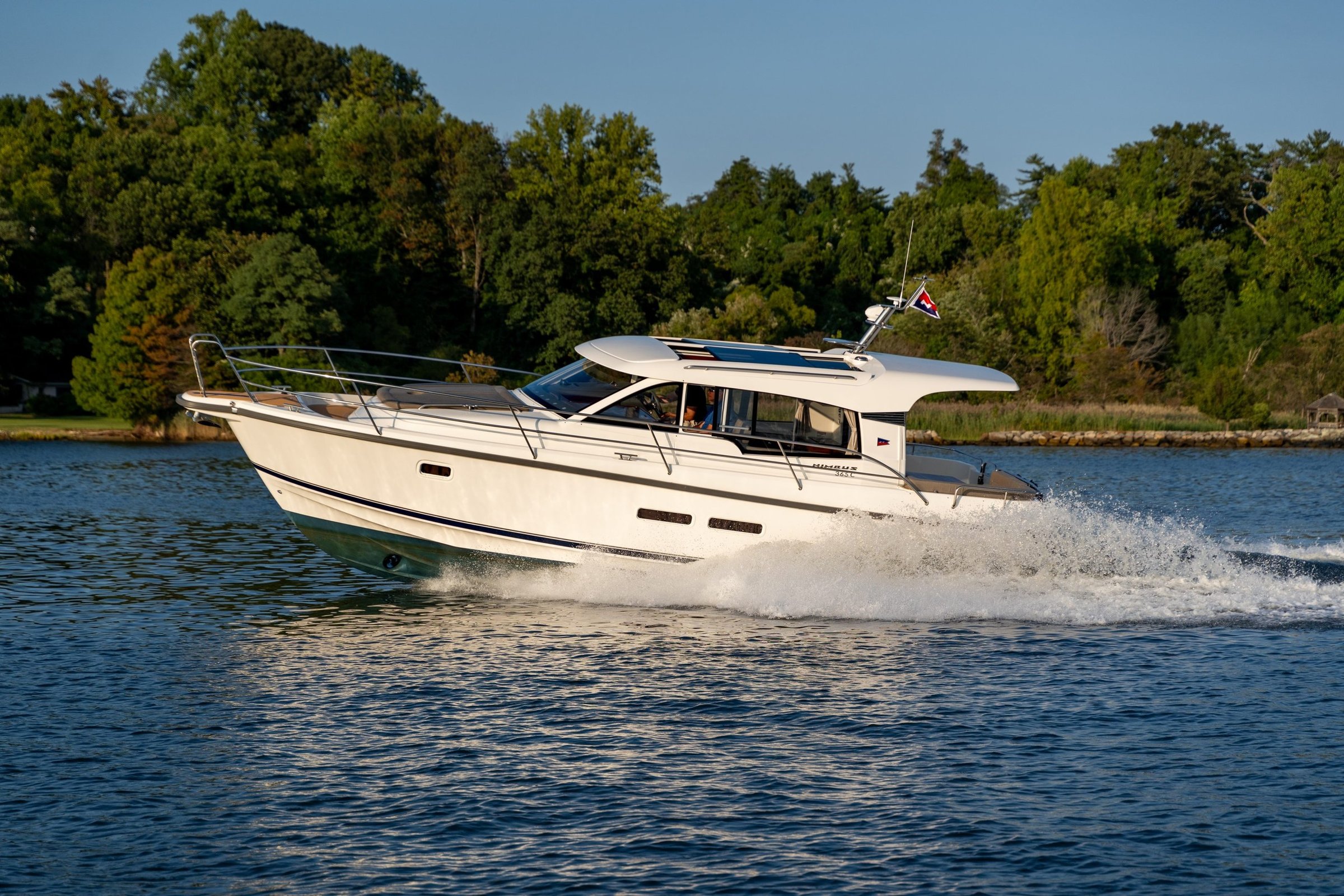 Nimbus 365 Coupé, boot varend over water