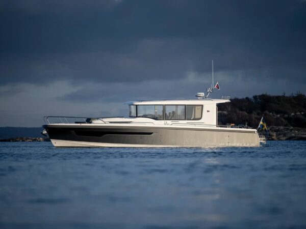 Nimbus C11, boot varend op water