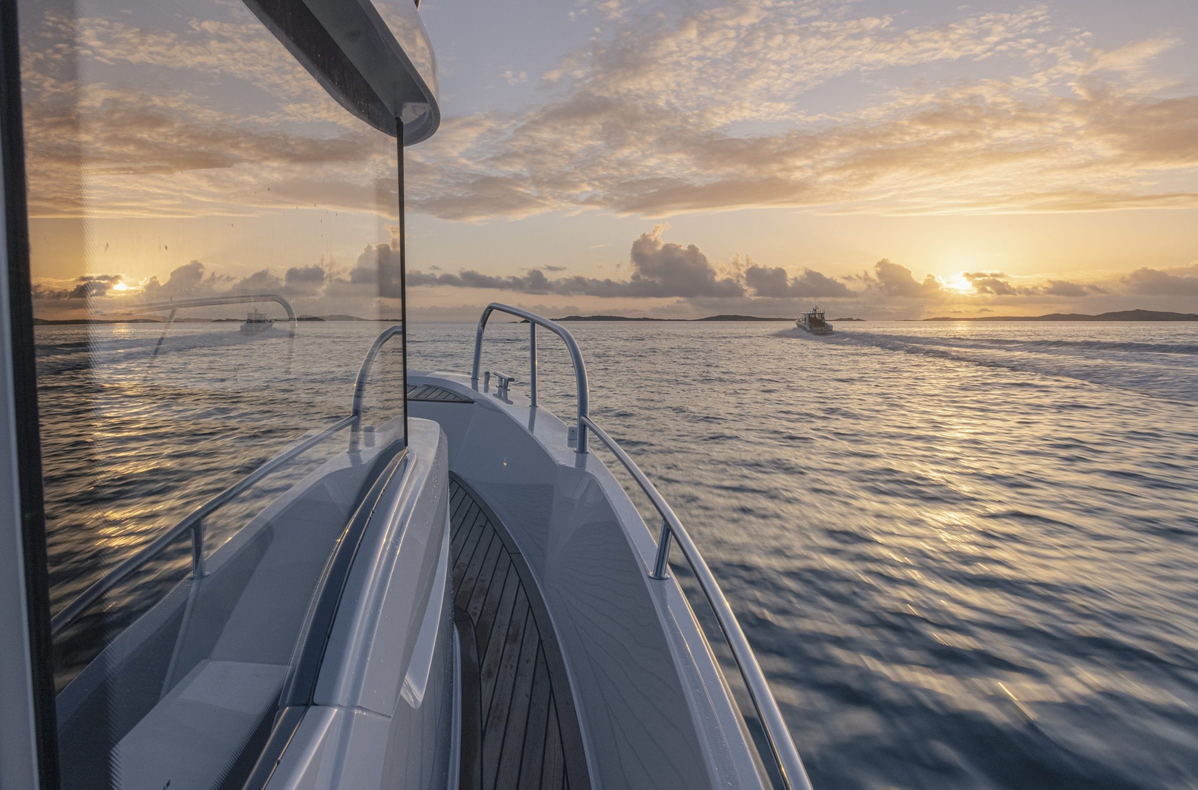 Nimbus C11, boot voordek bij zonsondergang