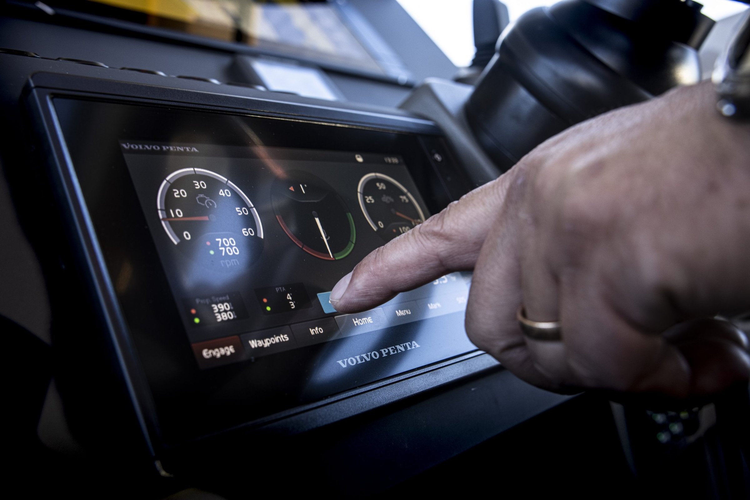 Nimbus C11, hand bedient touchscreen navigatiesysteem