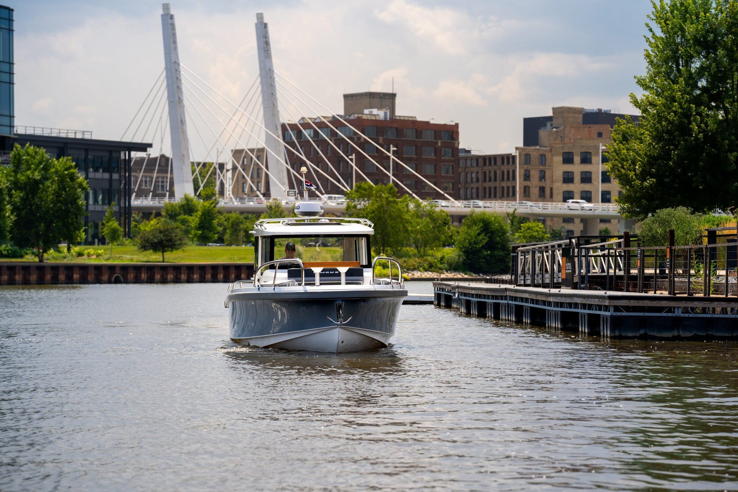 Nimbus C9, boot vaart op stadswater
