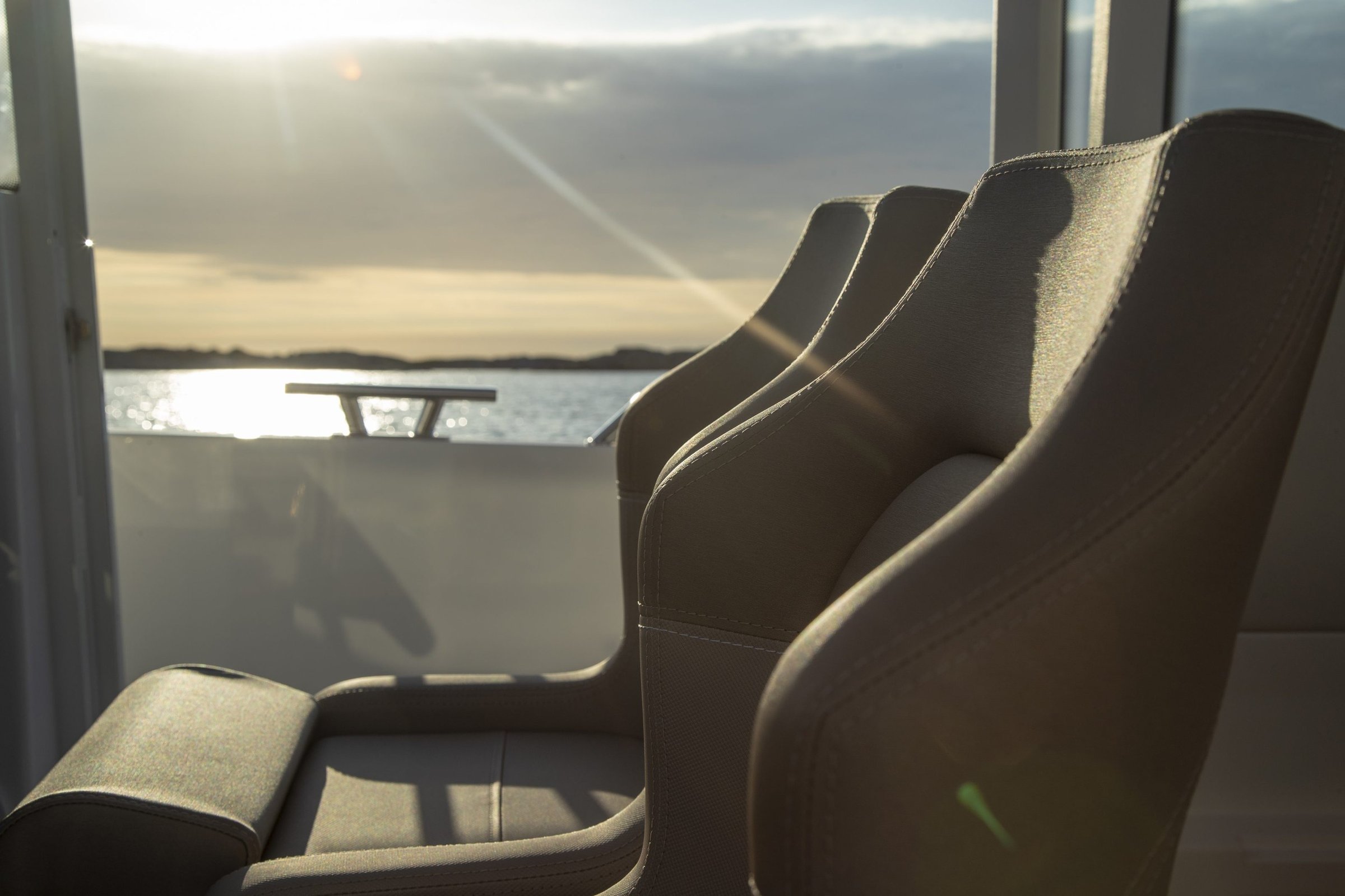 Nimbus C9, stoelen met uitzicht op water
