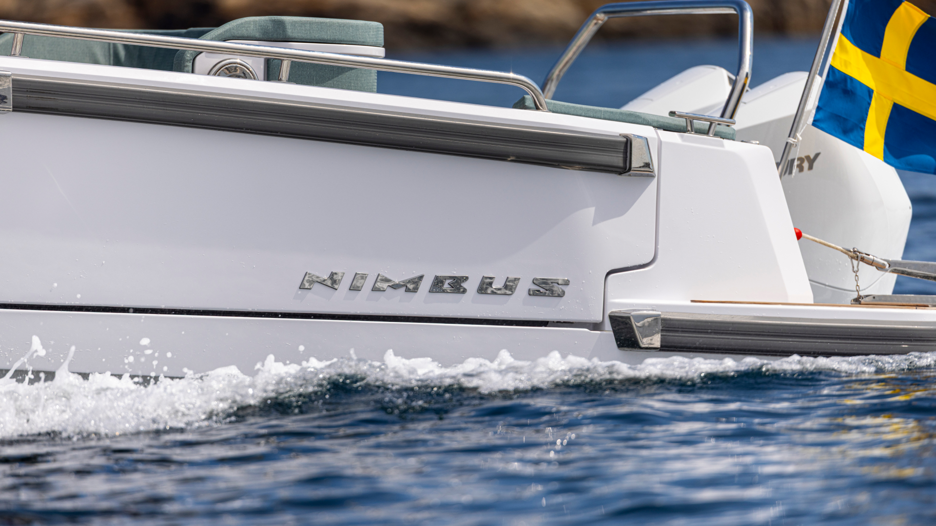 Nimbus Sport Tender 35, boot varend met naamplaat