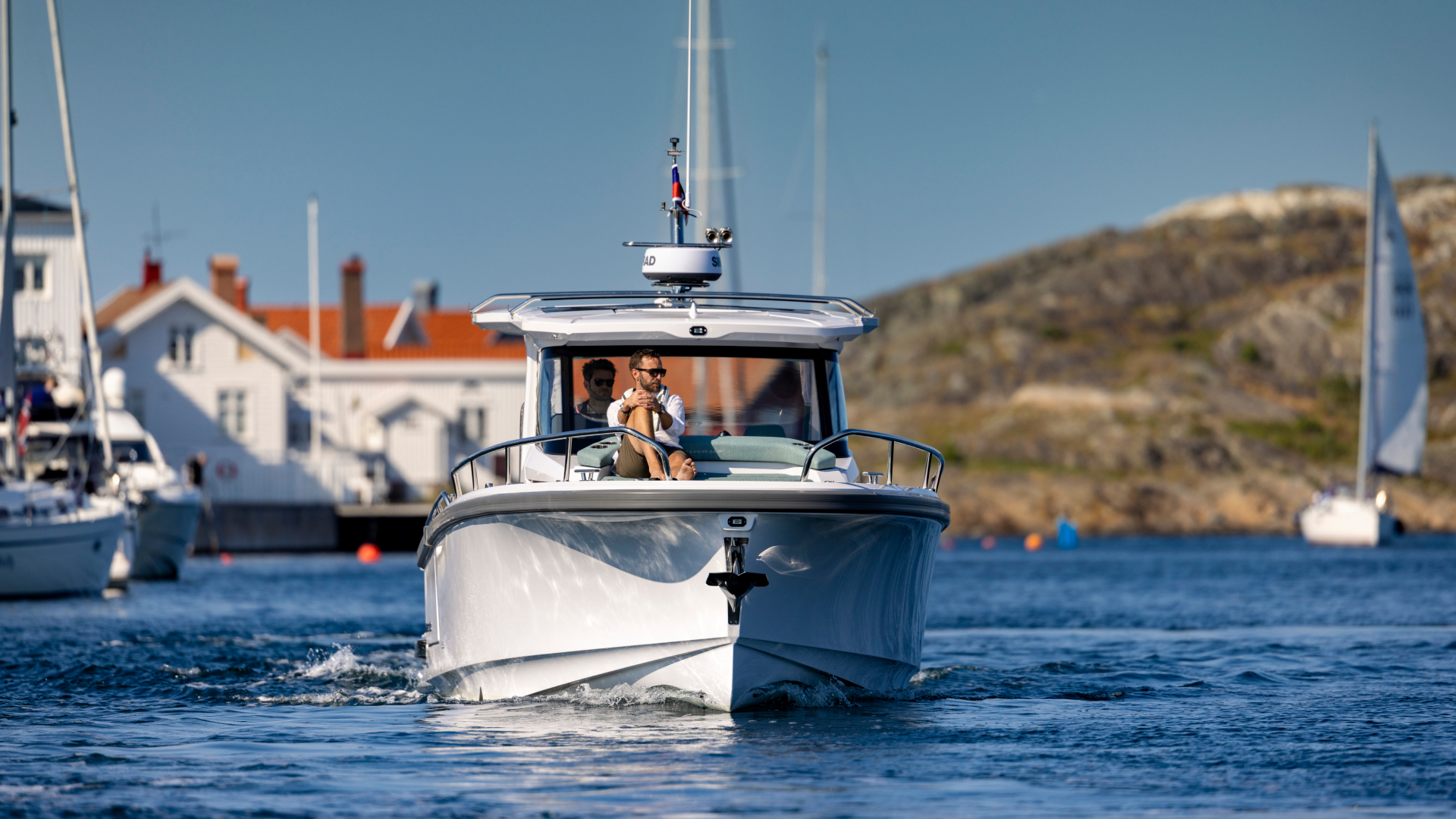 Nimbus Sport Tender 35, boot varend op water