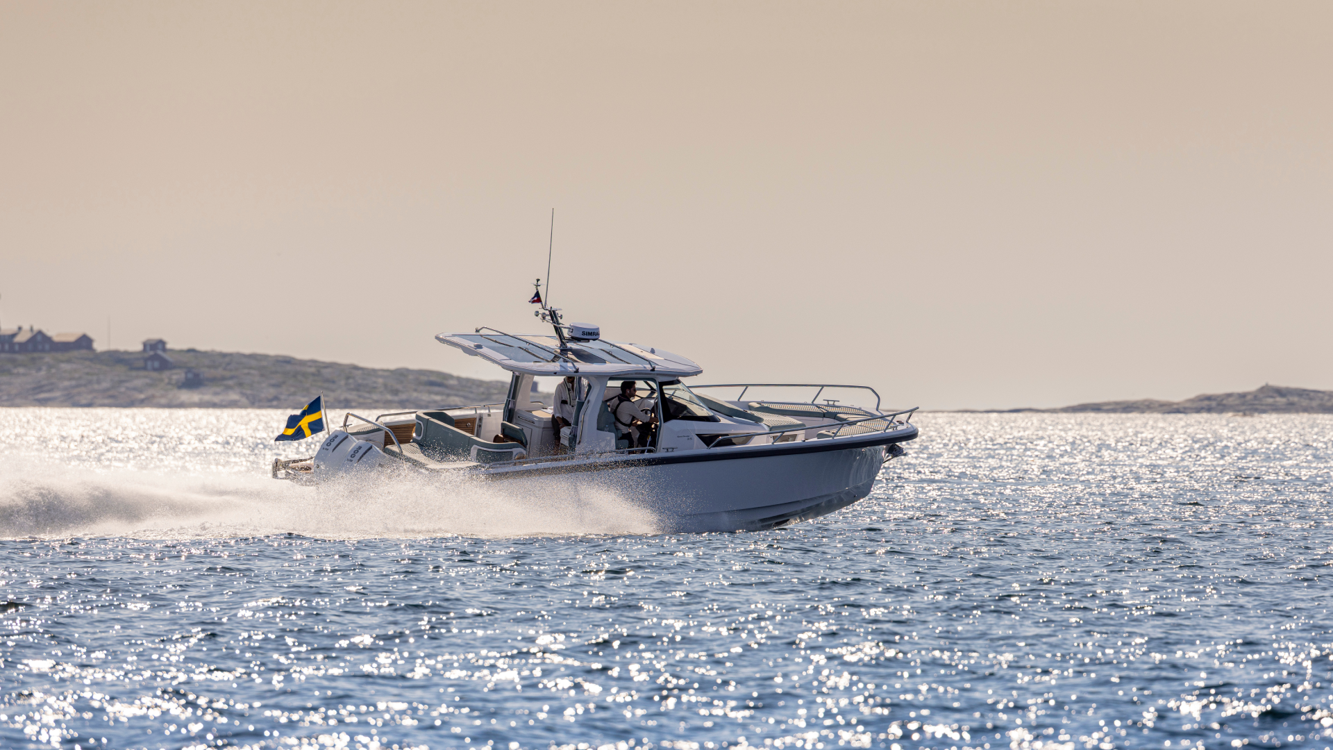 Nimbus Sport Tender 35, boot varend op zee