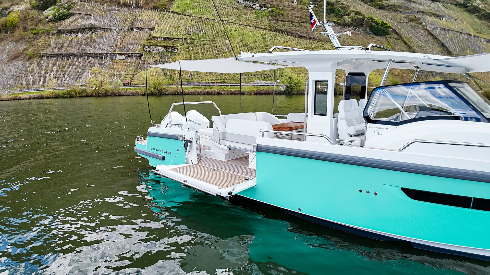 Nimbus Sport Tender 42, boot met achterdek en zwemplatform