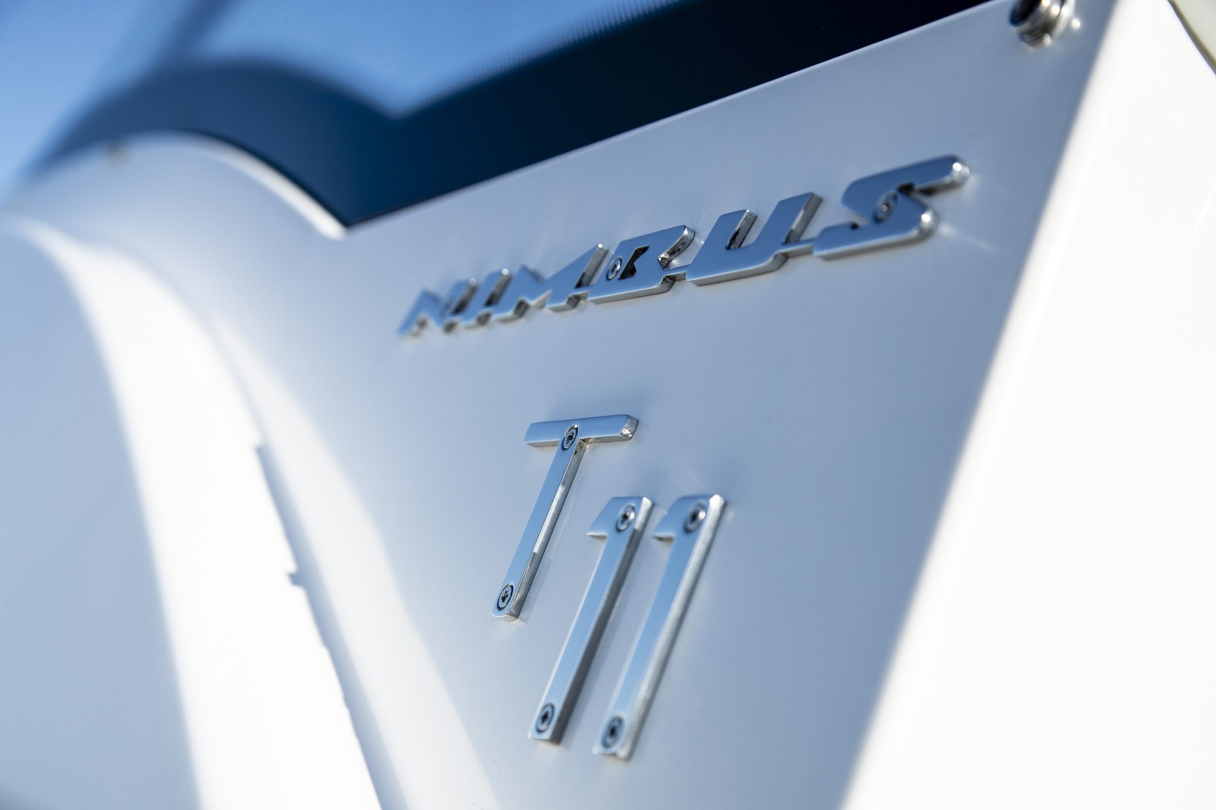 Nimbus T11, close up merknaam romp