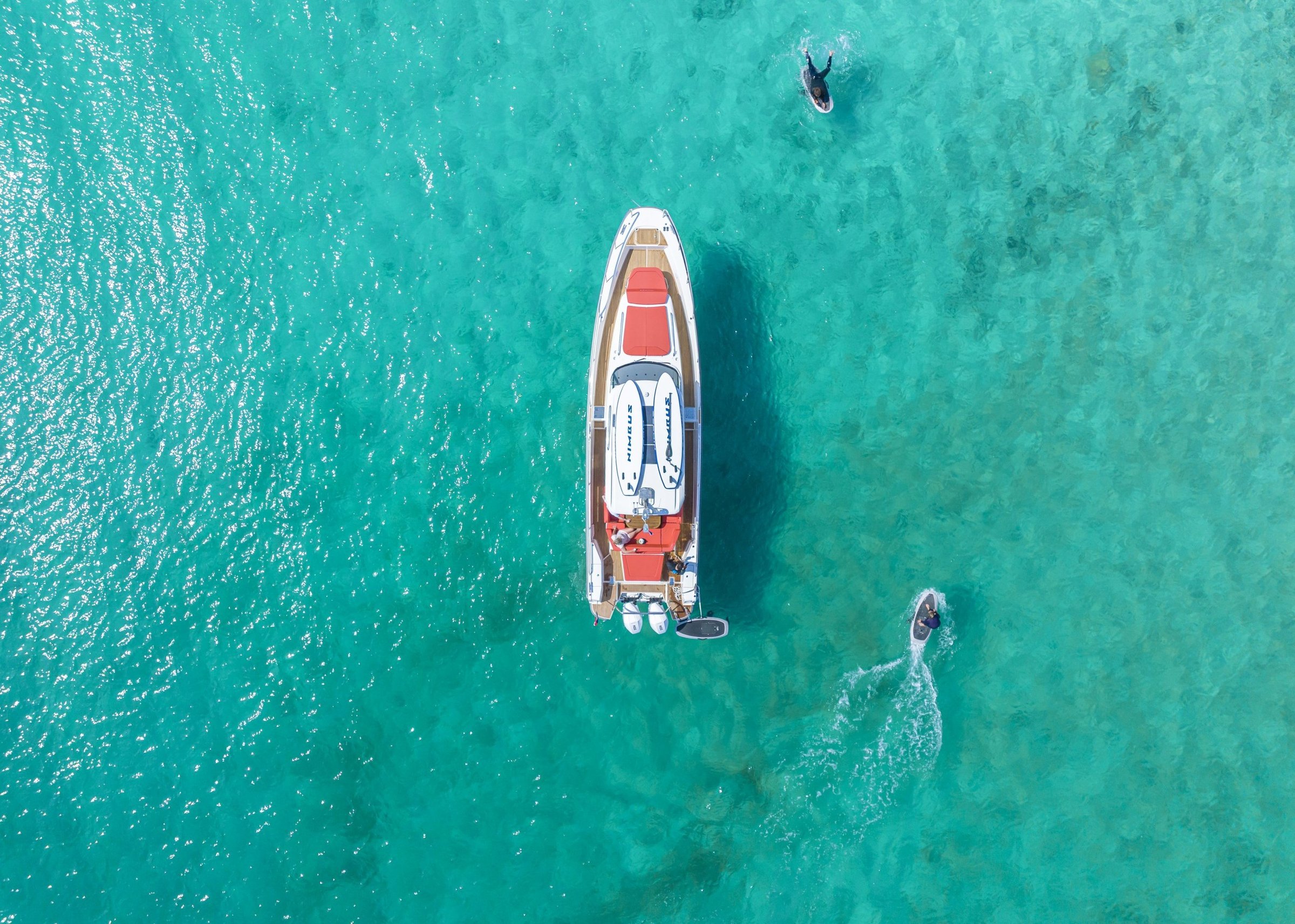 Nimbus T11, luchtfoto boot op zee