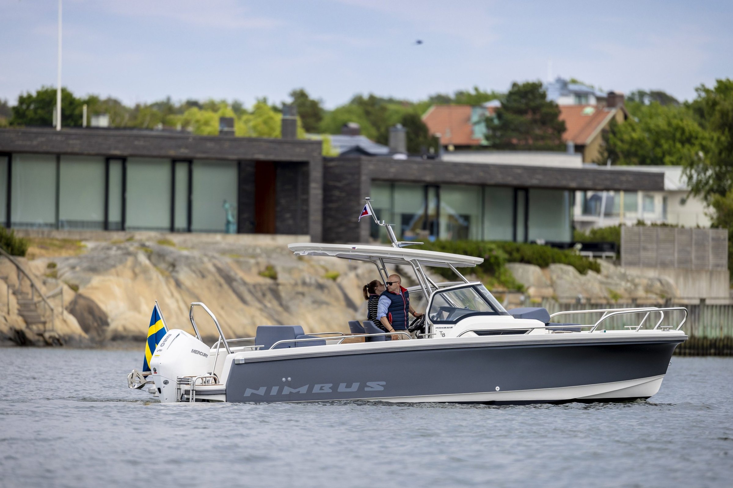 Nimbus T8, boot varend op water