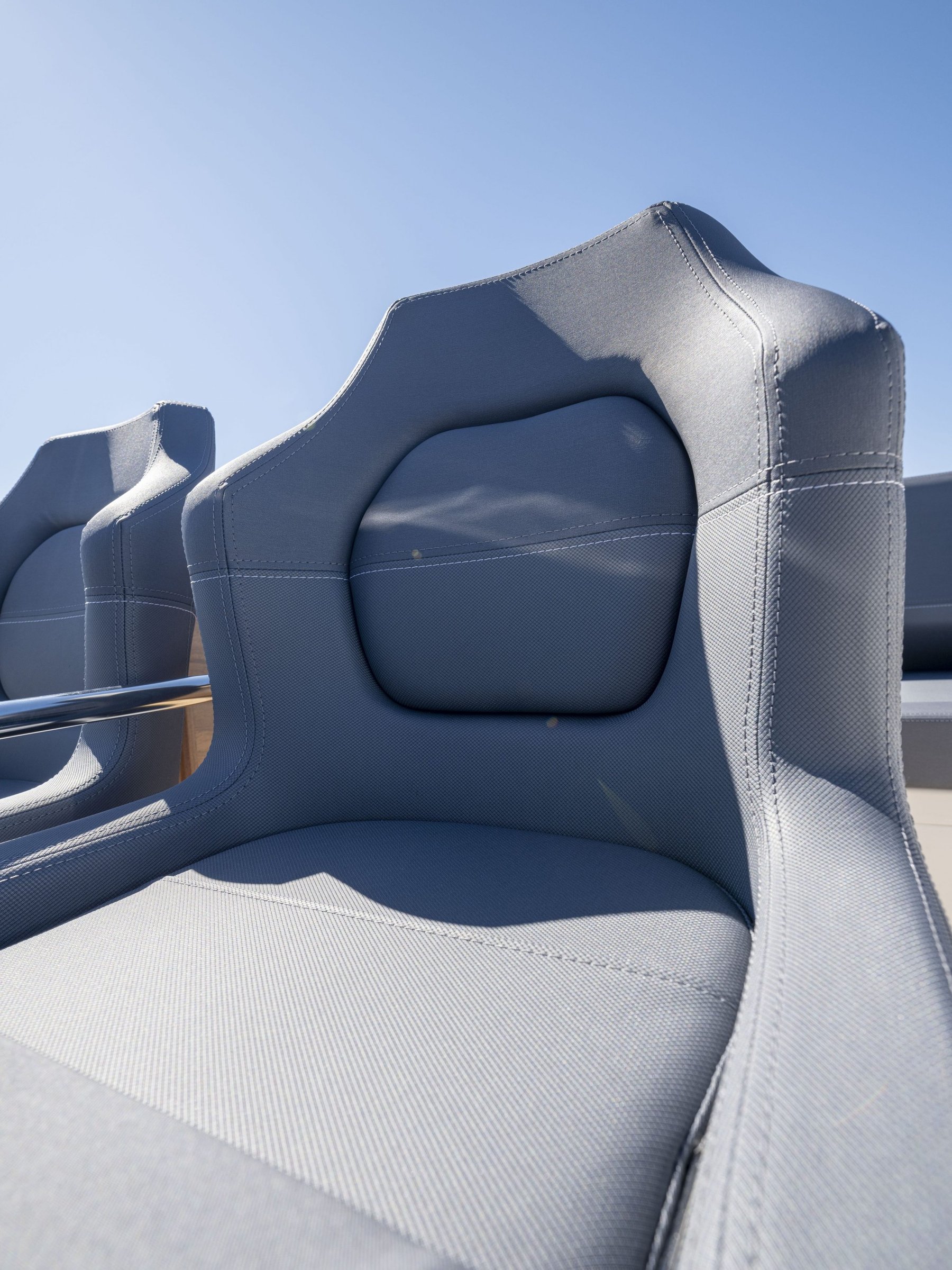 Nimbus T8, close-up van bootstoelen