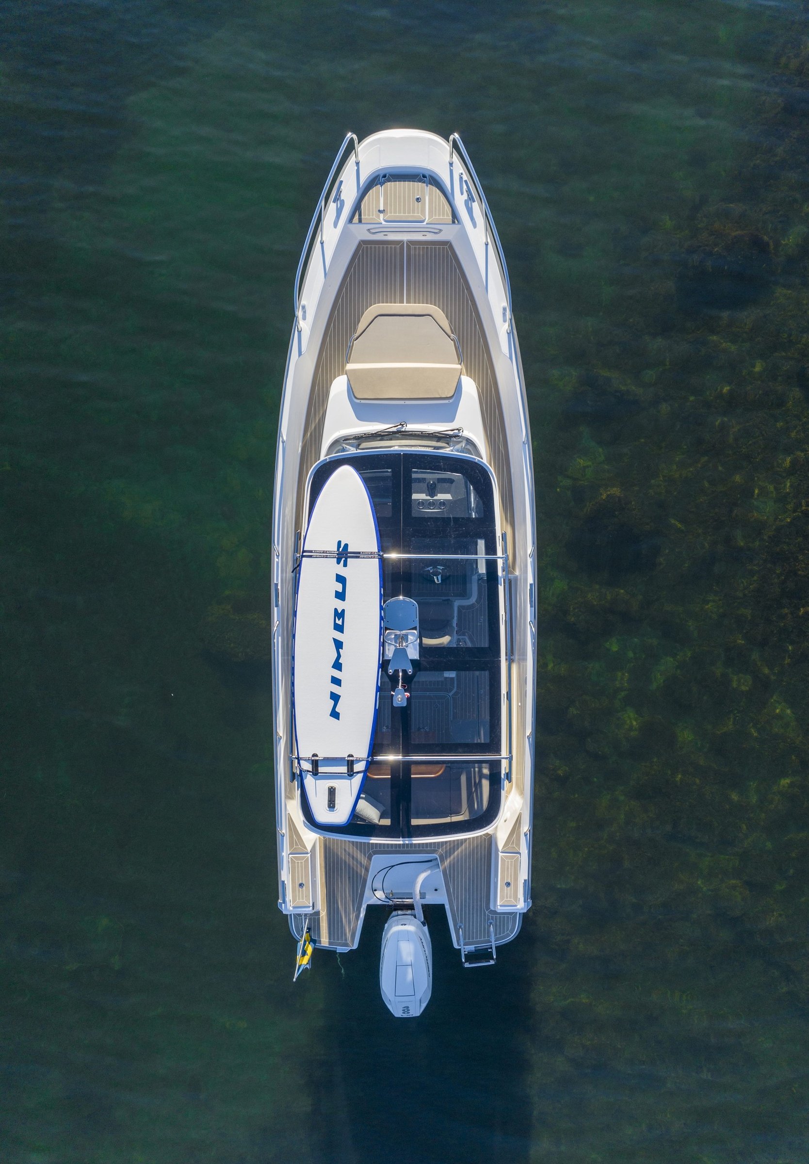 Nimbus T9, boot van bovenaf gefotografeerd