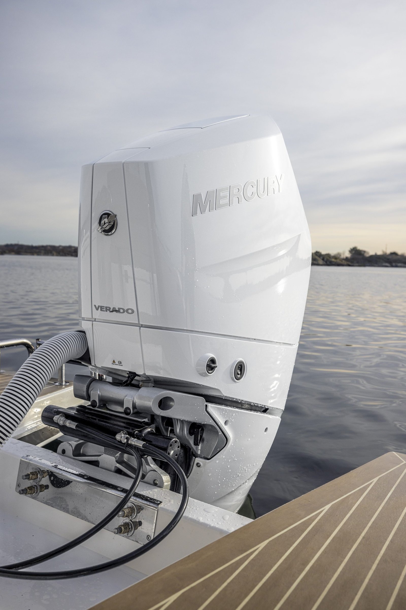 Nimbus T9, buitenboordmotor mercury verado op boot