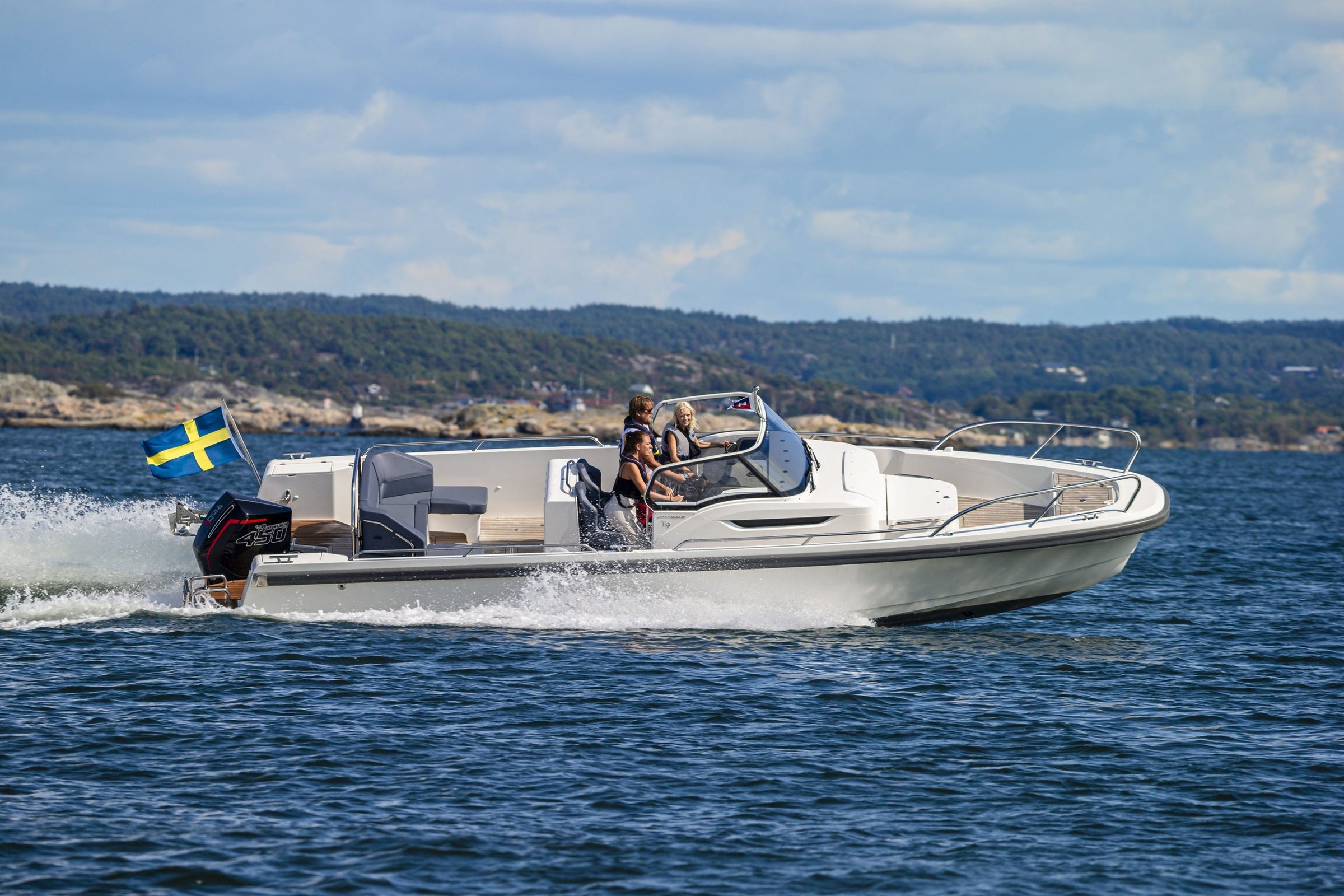 Nimbus T9, speedboot vaart op zee