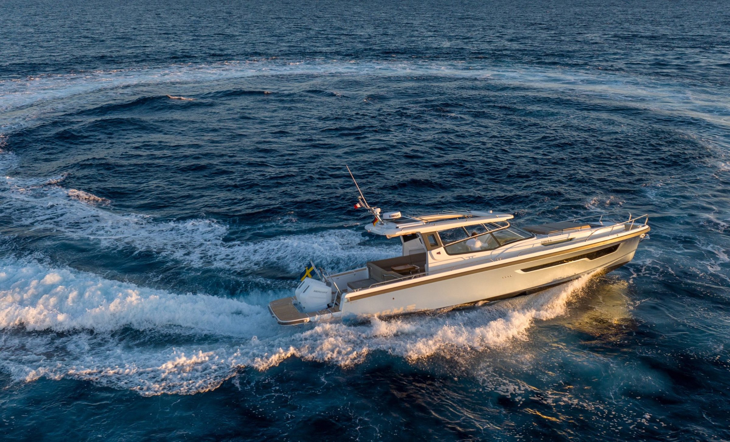 Nimbus Weekender 11 (W11), boot varend op zee