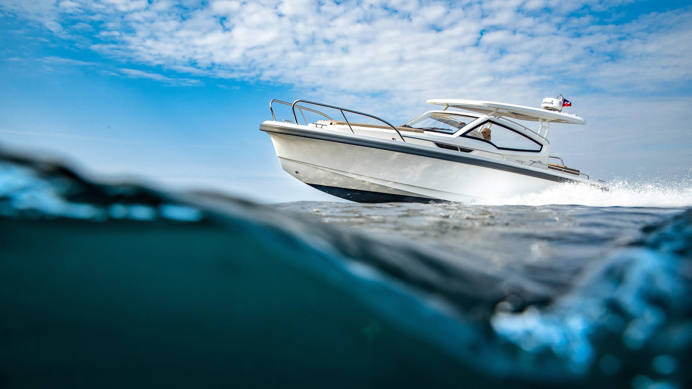 Nimbus Weekender 9 (W9), boot varend op zee
