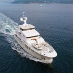 Nordhavn 120, luxe jacht varend op zee