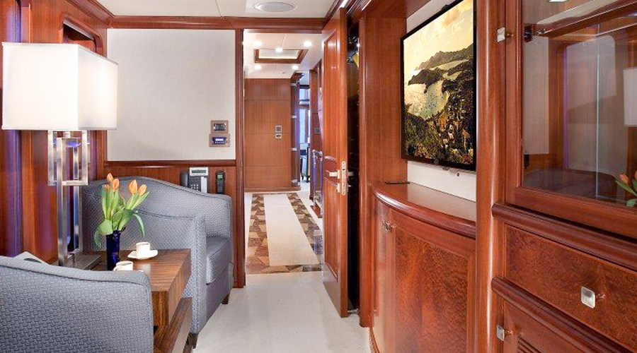 Nordhavn 120, lounge met bank en tv