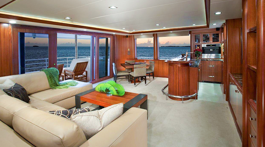 Nordhavn 120, salon met zithoek en keuken