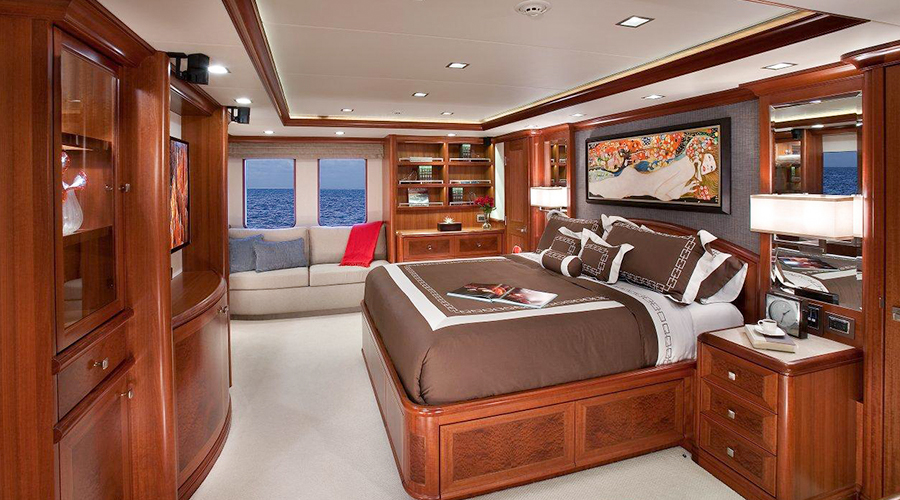 Nordhavn 120, slaapkamer met bed en houtwerk