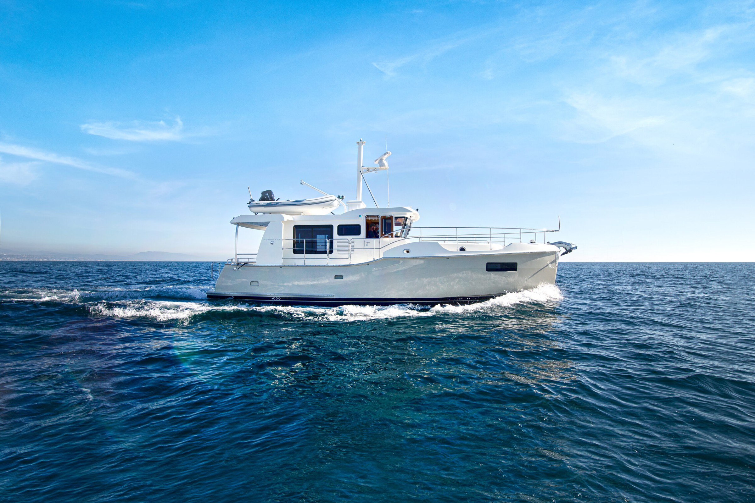Nordhavn 41, boot varend op zee