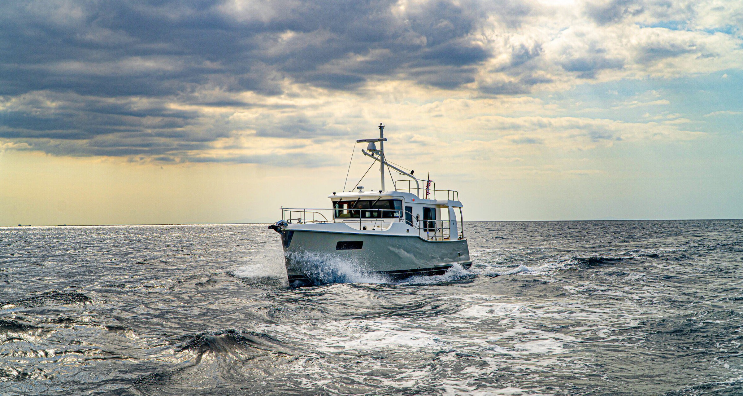 Nordhavn 41, boot varend op zee