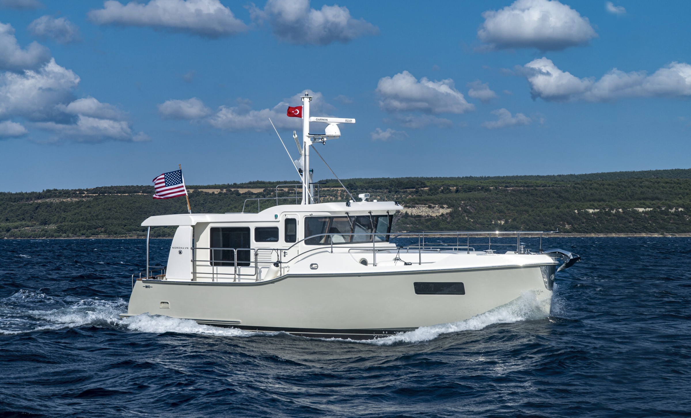 Nordhavn 41, boot varend op zee