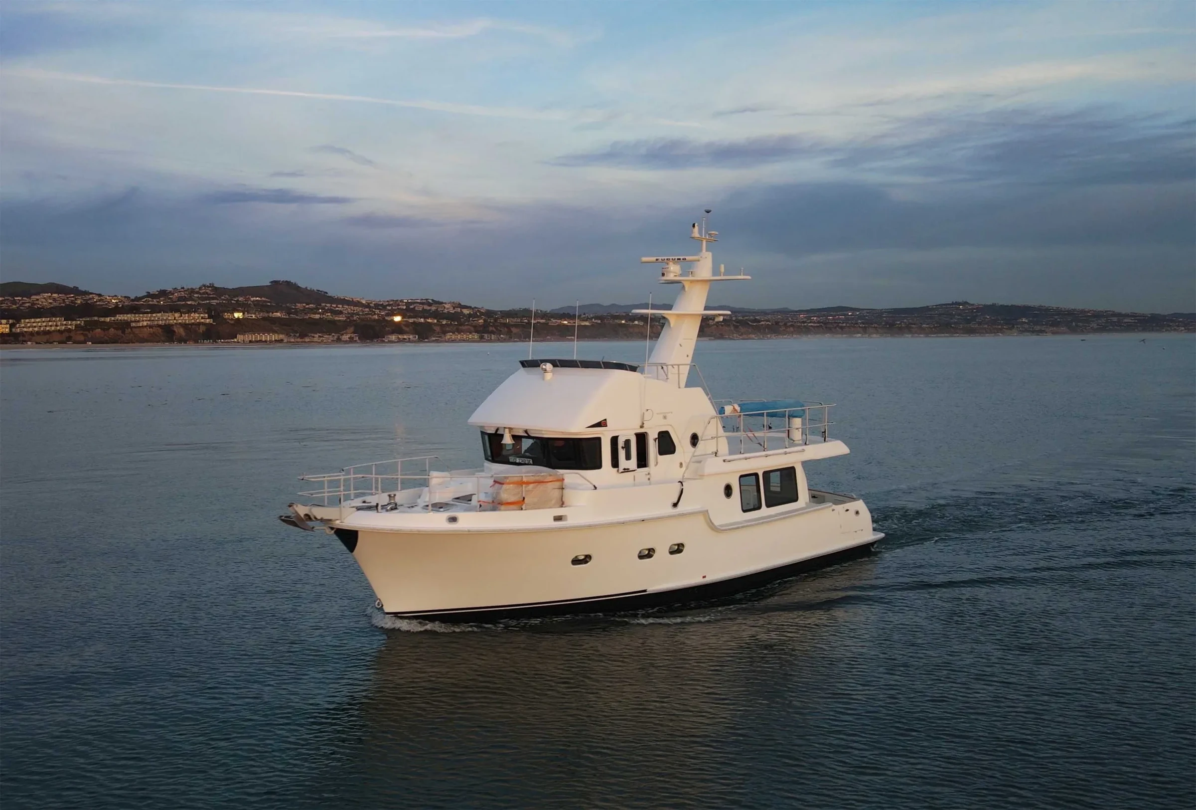 Nordhavn 475, trawler jacht vaart op zee