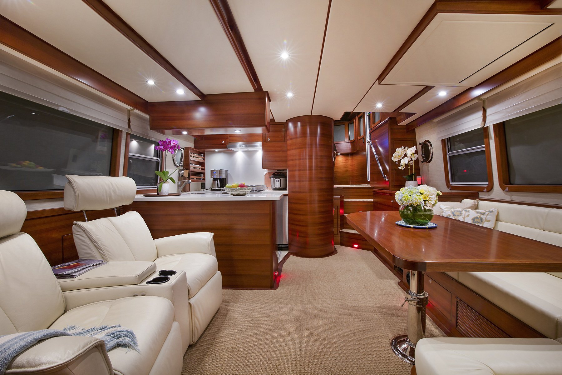 Nordhavn 475, luxe kajuit met keuken en zitbank