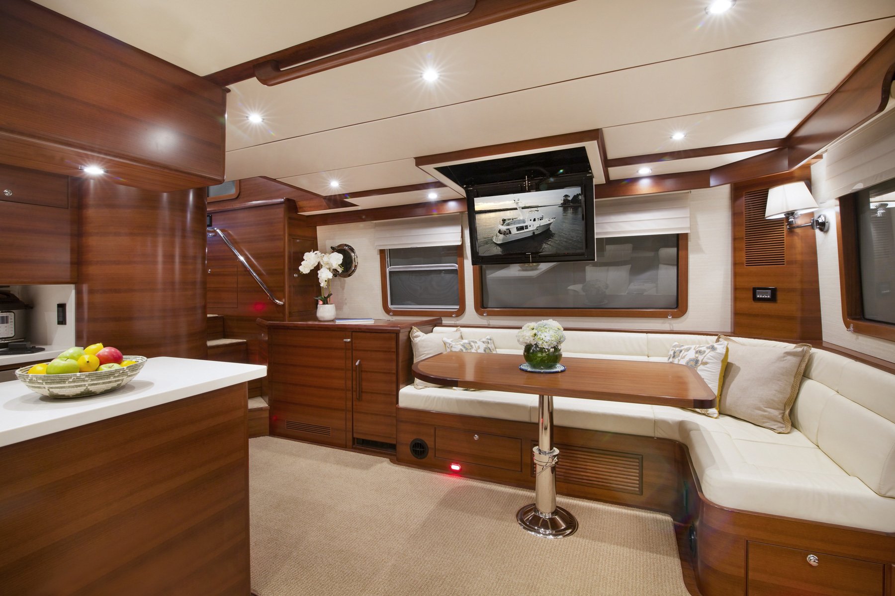 Nordhavn 475, salon met eettafel en bank