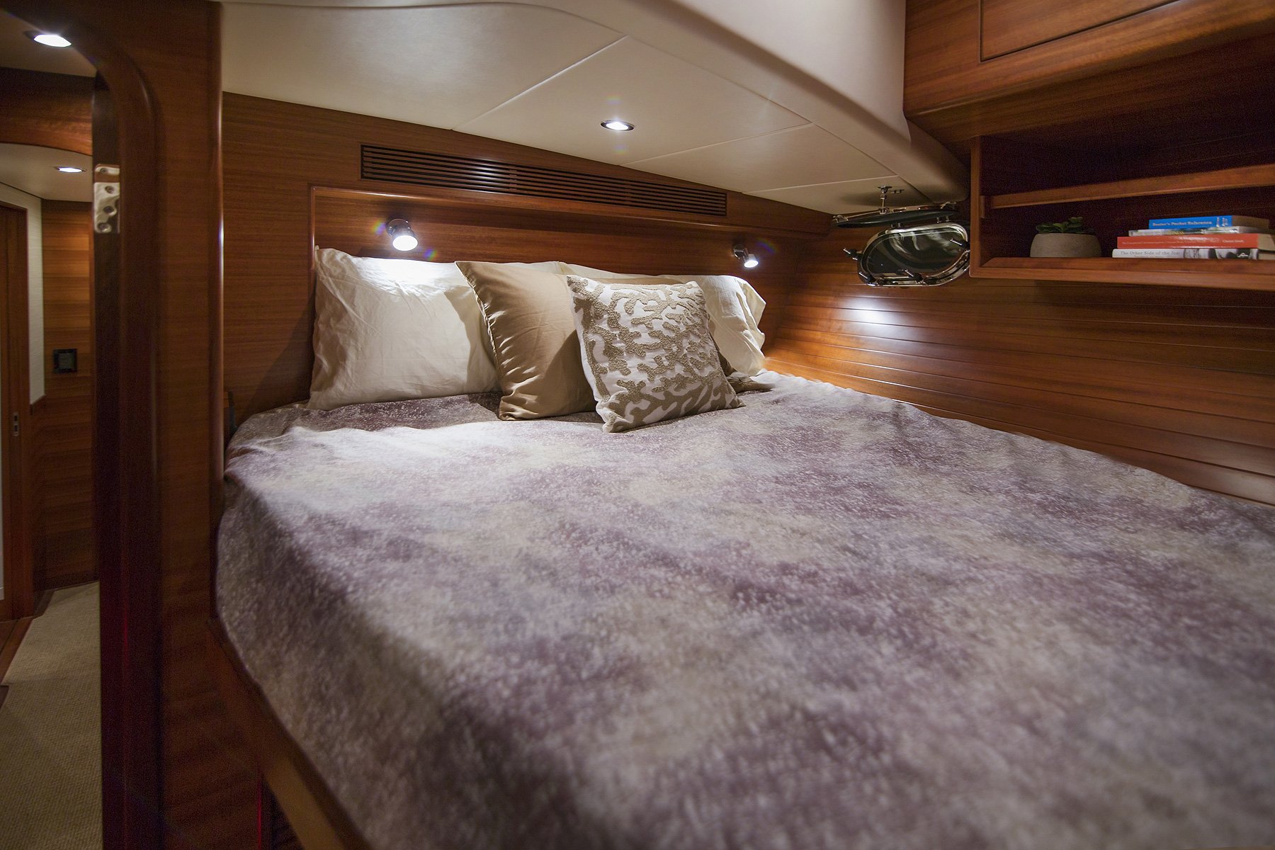 Nordhavn 475, slaapkamer met bed en kussens