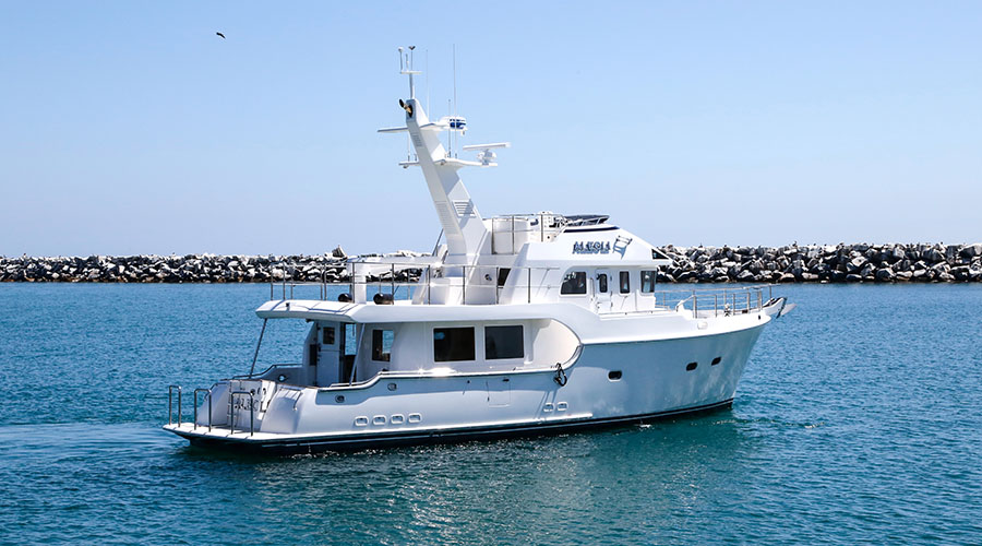 Nordhavn 52, witte motorjacht op zee