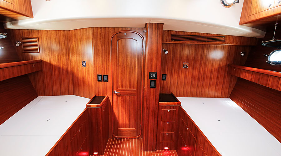 Nordhavn 52, houten kajuit met deur