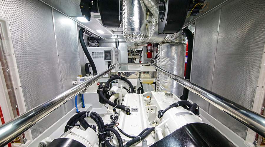 Nordhavn 52, motorruimte met machines en leidingen