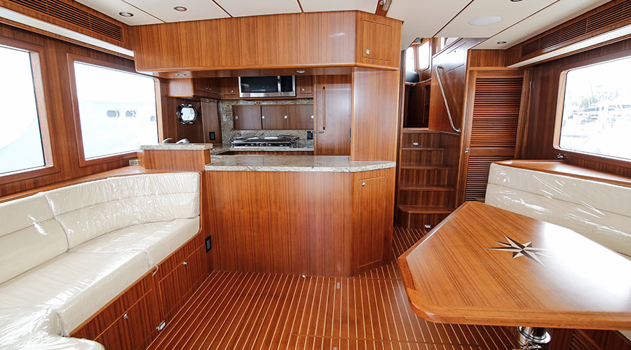 Nordhavn 52, salon met keuken en tafel