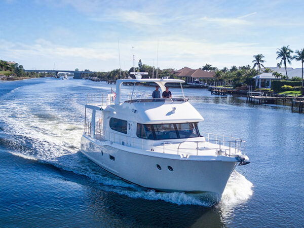 Nordhavn 59CP, boot varend op waterweg