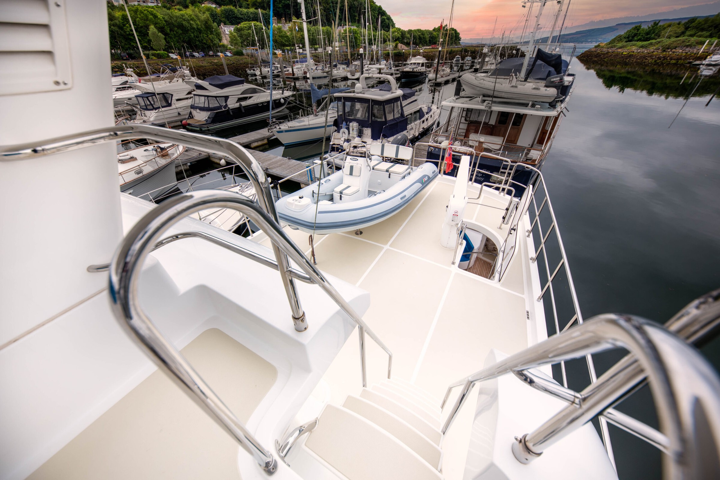 Nordhavn 60, achterdek met trap en reling