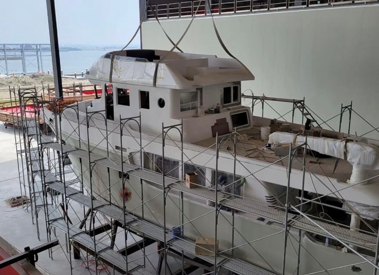 Nordhavn 625, boot in aanbouw op steiger