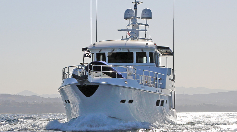 Nordhavn 63, motorboot varend op zee