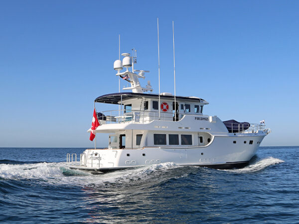 Nordhavn 63, motorjacht varend op zee