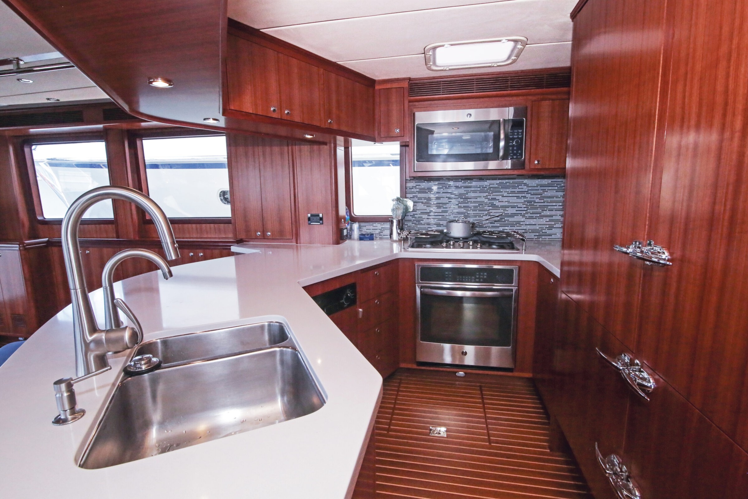 Nordhavn 63, keuken met rvs apparatuur
