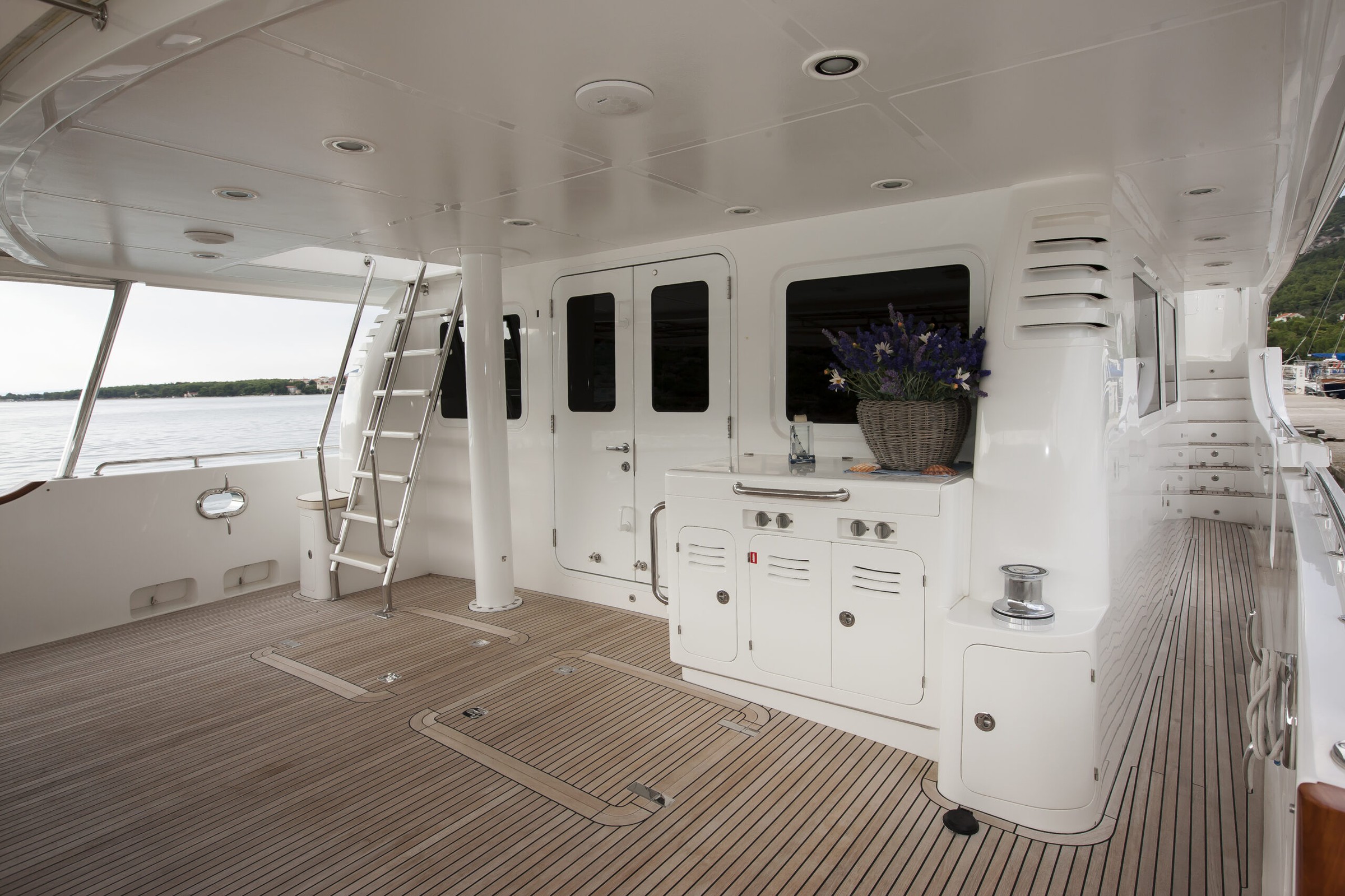 Nordhavn 68, achterdek met buitenkeuken en trap