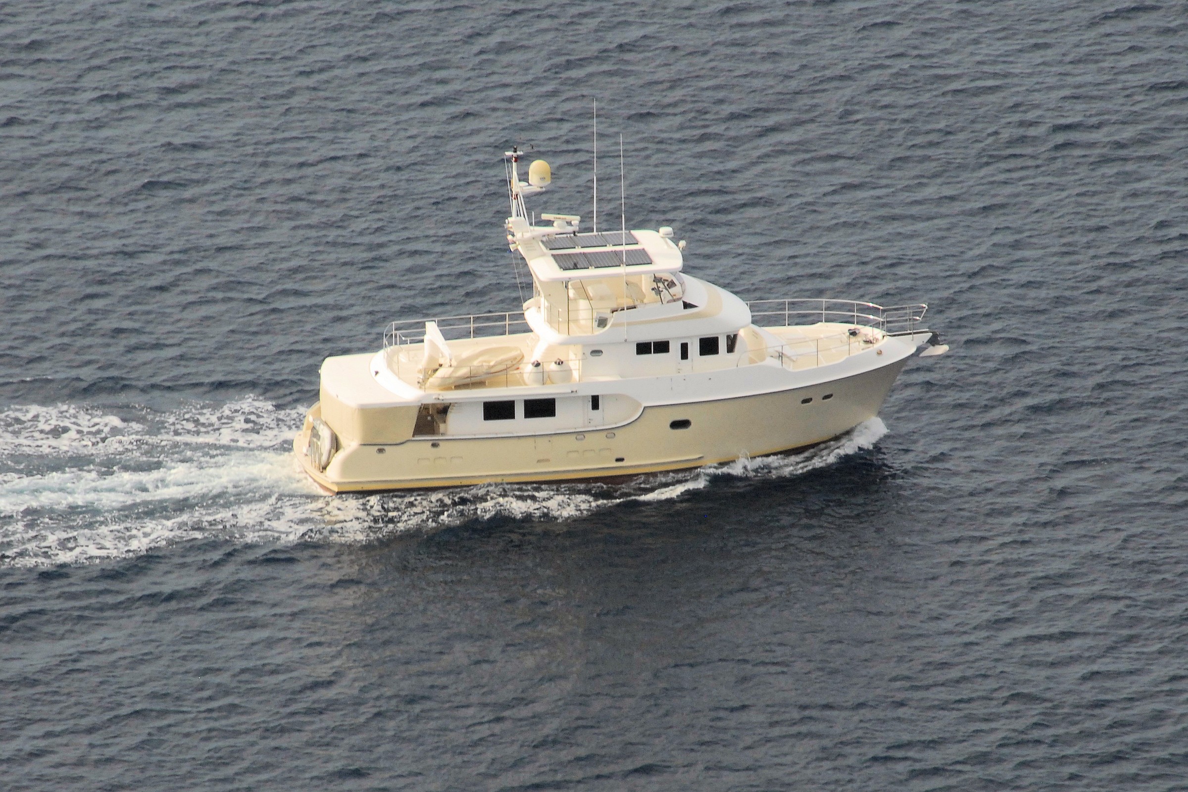 Nordhavn 68, motorjacht varend op zee
