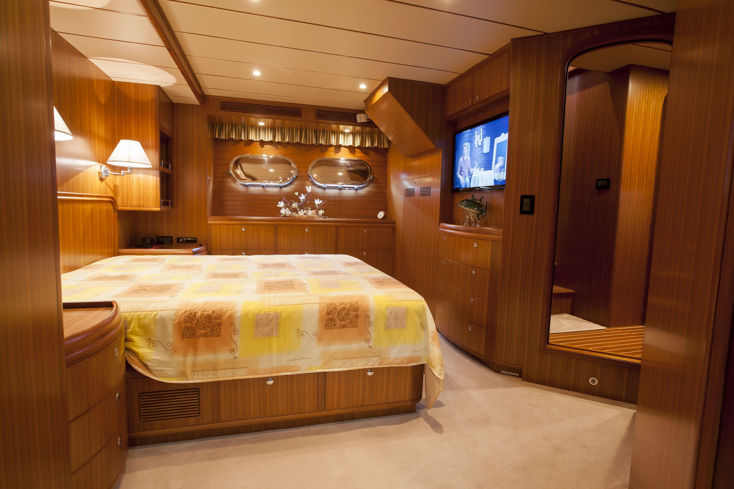 Nordhavn 68, slaapkamer met bed en televisie