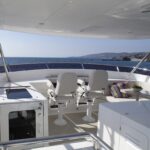 Nordhavn 76, flybridge met stoelen en zithoek